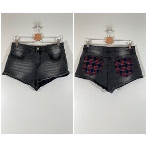 DOLLHOUSE High Rise Plaid Pocket Jean Shorts With Pockets Size 15